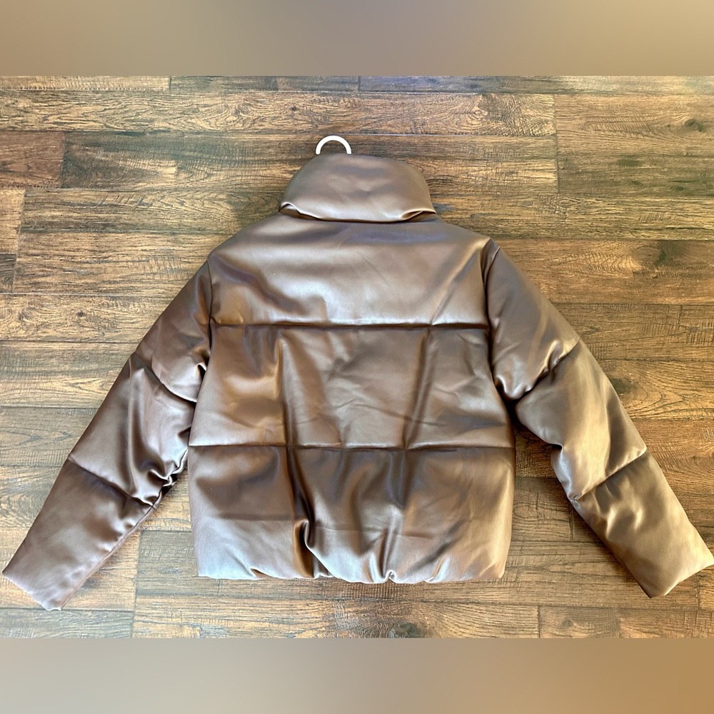 Old Navy Faux Leather Women's
Brown Puffer Jacket NWT SM CHOCOLATE SOFT cropped - Picture 4 of 15